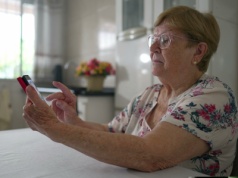 "Moja teściowa szaleje na Facebooku. Prosiłam, by nie publikowała zdjęć wnuka, ale zrobiła po swojemu"