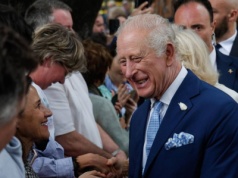 Krzyki podczas spotkania z Karolem III. Padły pytania o księcia Andrzeja