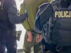 Bandycki atak kiboli na kibica innej drużyny na S3. Pobili go i zerwali koszulkę