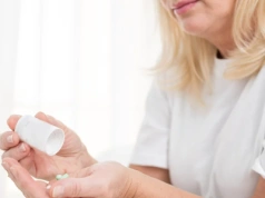 Czy twoje lekarstwa zmieniają florę jelitową nawet na lata? Nowe badania to potwierdzają