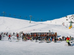 Lubimy jeździć tam na narty. Teraz ceny karnetów biją rekordy. "Staną się przywilejem bogaczy"