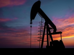 Cena ropy spada. Korekta, czy powrót do trendu spadkowego?