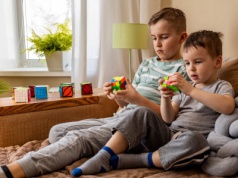 Nadała dzieciom oryginalne imiona. "W domu wołamy na nich Emi i Bernie"