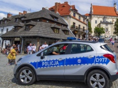 Uczeń mówił w innym języku. Mężczyzna uderzył go w twarz