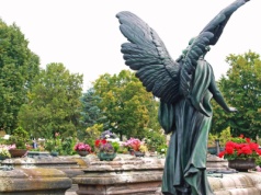 Jaka będzie pogoda na Wszystkich Świętych 2025? Polska podzielona i deszczowa