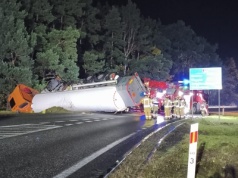 Cysterna z azotem na boku. Wezwano grupy specjalistyczne