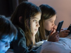 Smartfon przed 13. rokiem życia to poważne skutki dla zdrowia umysłowego