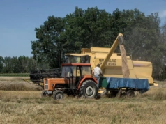Każdorazowe zgłoszenie przejazdu kombajnem przez drogę gminną: rolnicy mają dość karania za normalną pracę