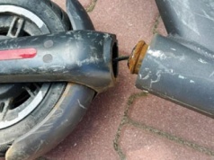 Walka z botami jak z wiatrakami. Hulajnoga z jednym kołem