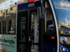 Na ulice Wrocławia wyjeżdża BookTram. W pojeździe będzie można dostać książkę za darmo