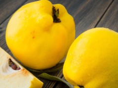 ​"Złote jabłka" vel "polskie cytryny". O pigwie (i recepturze z nią w roli głównej)