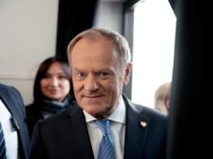 Kobiety nie chcą rodzić dzieci, bo są wygodne. Czy Tusk przebił wypowiedź Kaczyńskiego o dawaniu w szyję?