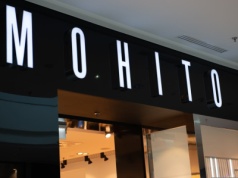 Ciepła kurteczka zimowa z Mohito to marzenie dla pań 50+. Teraz jest za 79,99 zł. A co w Sinsay?