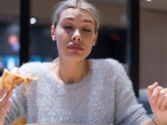 Najgorsza godzina na jedzenie kolacji. Naukowcy mają niezbite dowody