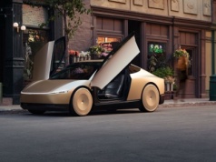 Tesla bez kierownicy dostanie nowy element. Nie zgadniecie jaki