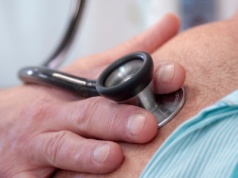 3 złote zasady. Najstarszy praktykujący lekarz mówi, jak dożył 103 lat