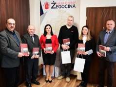 Spotkanie w Żegocinie z Tadeuszem Olszewskim, autorem monografii gminy