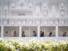 Branża luksusowa schodzi na ziemię. Klienci chcą, by sprzedawać im emocje