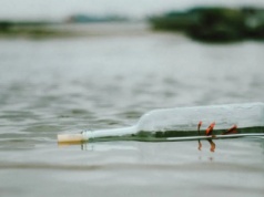 „Niech znalazca ma się tak dobrze, jak my w tej chwili”. Na plaży znaleziono list sprzed 100 lat