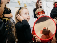 Gwoździe i igły w cukierkach na Halloween. "Po prostu szok". Uczulcie dzieci