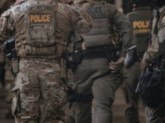 Starcia z w Kalifornii. Zamieszki po operacji agentów federalnych