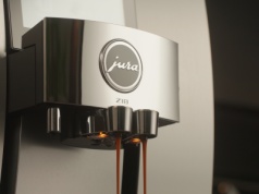 Nie musisz już iść do kawiarni. Ten ekspres zrobi prawie każdą kawę