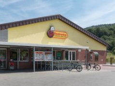 Nowy system na parkingach Biedronki. Sieć wyjaśnia, na czym polega