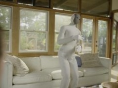 Robot NEO posprząta za nas w domu i pocieszy, gdy będziemy tego potrzebowali – a to wszystko za "jedyne" 20 000 dolarów