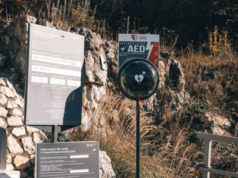 Dwa defibrylatory AED trafiły na Zakrzówek (ZDJĘCIA)