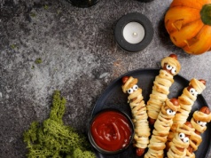 Przekąski z ciasta francuskiego na Halloween – pizzerinki z pająkiem i parówki-mumie, krok po kroku