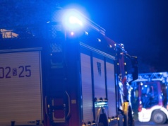 Drzewo spadło na samochód. W środku był mężczyzna z dzieckiem