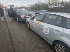 Wielogodzinne oczekiwanie na policję po kolizji w Alejach Jerozolimskich, uczestniczka zasłabła