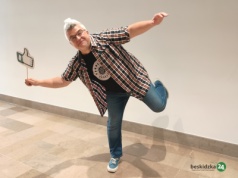 Z lekkością i humorem – o życiu i… śmierci. Galeria dla miłośników satyry