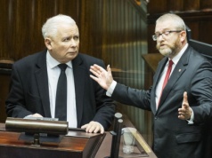 Nowy sondaż! Kaczyński się zmartwi! Wygrywa tylko z Braunem! Dramatyczny wynik Hołow…