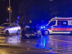 Potężna kolizja przy Lidlu w Olsztynie. 21-latek nie ustąpił pierwszeństwa