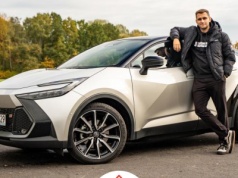 Toyota C-HR GR Sport – odważny design i hybrydowa moc 223 KM | 12 minut
