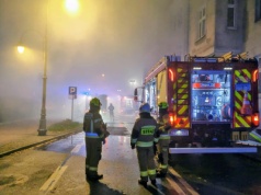 Nocny pożar w Tucholi. Spłonęła stolarnia, warsztat i skup złomu przy ul. Chopina