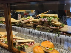 Zielona Góra. Chrupiąca bułka z pesto bazyliowym z pizzerii Roma to smak zupełny. Musicie spróbować