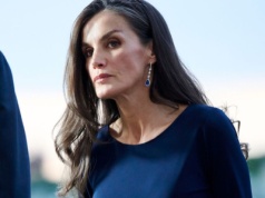 Letizia założyła to i olśniła. Nadaje się idealnie pod jesienny płaszcz