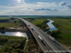 Motoryzacja ciągnie w dół przewoźników drogowych