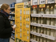 Ceny zniczy 2025: Lidl kontra Biedronka i Dino. Który sklep ma najtańsze znicze na 1 listopada