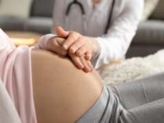 Rewolucja w opiece położniczej. Resort określił minimalną odległość między porodówkami