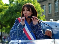 Lewicowe „odloty” mer Paryża. Europę od nazizmu rzekomo uwolnili… Afrykanie