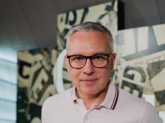 "Upadłem, bo nie wiedziałem co mam ze sobą zrobić". Co słychać u Tomasza Sikory?