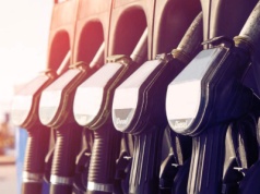 Paliwo tańsze niż znicze. Wysyp promocji, wstrzymaj dystrybutor