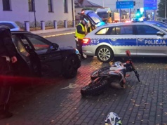 15-latek bez uprawnień na motocyklu. Uszkodził radiowóz podczas próby ucieczki