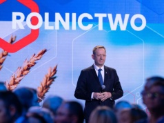 "Daj plusa na Telusa". Jak Dawtona owocowe tubki dla polityków PiS robiła i teraz się tłumaczy