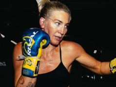 Amerykanka Mikaela Mayer została nową zunifikowaną mistrzynią świata w wadze superpółśredniej po pokonaniu Mary Spencer