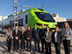 Ekspresowa linia połączy centrum miasta z lotniskiem. Pokazano nowe pociągi, które będą na niej jeździć