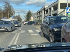 Jeśli piekło istnieje, wygląda jak parking pod cmentarzem przed 1 listopada. Dziś je odwiedziłem